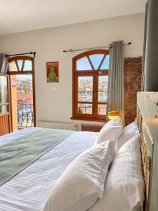 Timeless House Overlooking the Golden Horn with Sea - Nilorayn