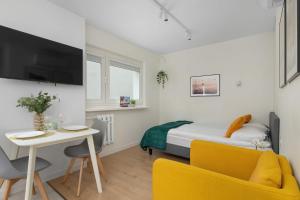 Jasne Studio z Klimatyzacją Blisko Parku Zakrzówek by Noclegi Renters