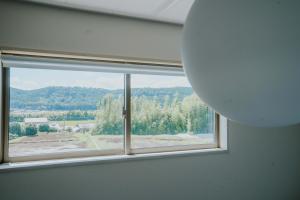 Modern 4BR House near Airport by Restavio