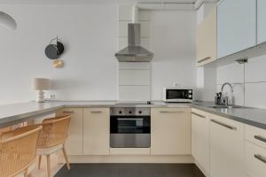 Waterlane Riverside SPA, Pool & Gym by Blue Mandarin Apartments