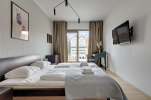 Waterlane Riverside SPA, Pool & Gym by Blue Mandarin Apartments