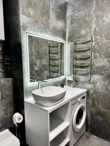 29-355-2 Manhattan, Beresteiskyi 11, Kyiv, Politekh metro nearby, fantastic city view, Petrovdom Apartment