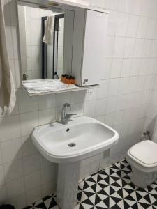 Charming 2-Bedroom Apartment in the Heart of Pendik, Turkey