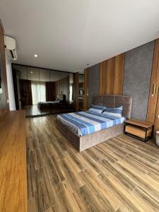 Golden Luxury apartment