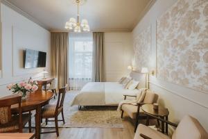 Beige Chic Studio