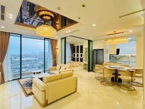 Skyline House Landmark 1 - River & Landmark 81 View