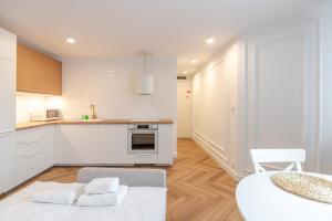 Katowice Golden Muse Apartment by BookingHost