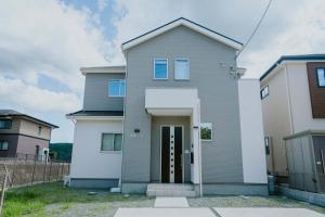Modern House near Mt Aso & Airport by Restavio