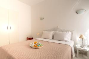 Elio C 1BDR Apt 1 min from beach by Hospi Living