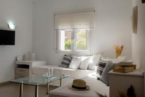 Elio C 1BDR Apt 1 min from beach by Hospi Living