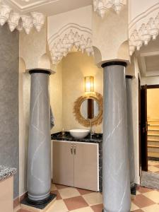Traditional Moroccan Apt! Walk to Airport