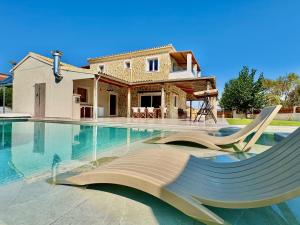 Villa La Bella Sofia with private pool by DadoVillas