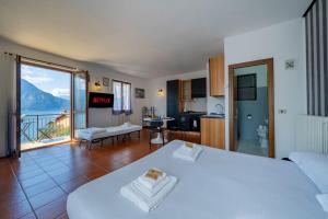 Varenna - Lake Como View - Suite with Parking and Wifi