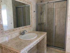 Beautiful, spacious villa with pool and sea view