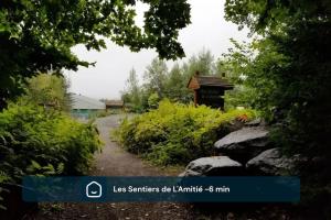 Chalet Brise du Nord with Private Spa and Pool Table & Games, Lake