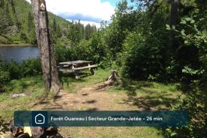 Chalet Brise du Nord with Private Spa and Pool Table & Games, Lake