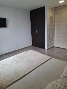Comfortable studio apartment 301 near the US Embassy