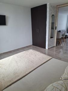 Comfortable studio apartment 301 near the US Embassy