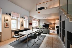 Spacious 2-story apt. w terrace - 280 m2