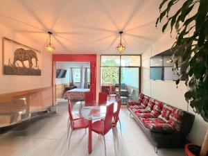 Loft Estilo y Diseño, Alberca con Calefacción! Cuernavaca somos los únicos en ofrecerte 2 jacuzzis climatizados y sistema de hidromasaje tipo Spa! Amplia y lujosa cama para alberca! Terraza privada con asador de carbon! 3 smart TV, Wi-Fi Gratis!