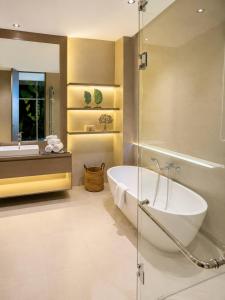 3 BR Luxury Rice-Field Canggu Villa Private Pool