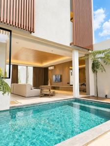 3 BR Luxury Rice-Field Canggu Villa Private Pool