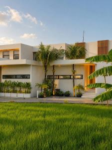 3 BR Luxury Rice-Field Canggu Villa Private Pool
