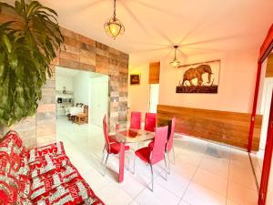 Loft Estilo y Diseño, Alberca con Calefacción! Cuernavaca somos los únicos en ofrecerte 2 jacuzzis climatizados y sistema de hidromasaje tipo Spa! Amplia y lujosa cama para alberca! Terraza privada con asador de carbon! 3 smart TV, Wi-Fi Gratis!