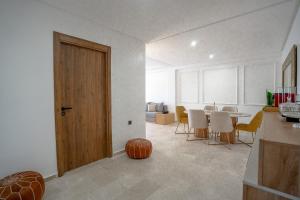 Signature Stay w Terrace, Pools & Secure Parking