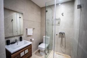Signature Stay w Terrace, Pools & Secure Parking