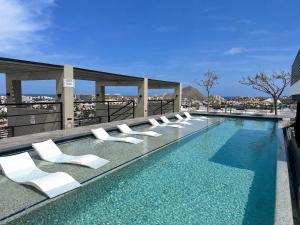 Cabo Skyview Retreat- Rooftop Pool & Gym
