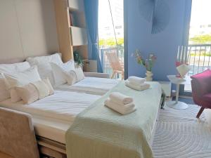 Design Studio Apartment, Balcony, Parking