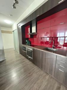 Downtown Summit City Suites with Free parking