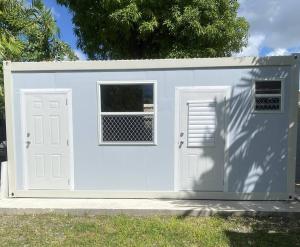 Studio steps from Accra Beach - Brand New!