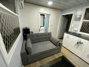 Studio steps from Accra Beach - Brand New!