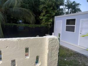 Studio steps from Accra Beach - Brand New!