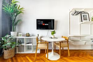 ADM Danube Vintage Residence - TV, Coffee