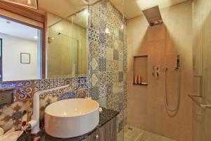 Palmyrah Surin Apartments by Beringela