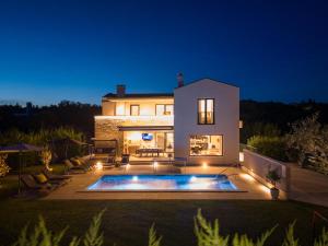 Modern 300m2 Villa - King Beds & Leisure Zone