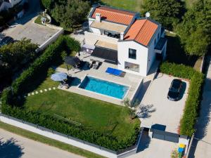 Modern 300m2 Villa - King Beds & Leisure Zone
