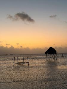Cabaña sobre el mar isla Mistub San blas