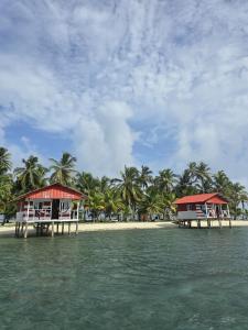Cabaña sobre el mar isla Mistub San blas