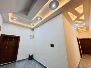 Hotel Shri Girraj Dham
