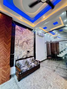 Hotel Shri Girraj Dham