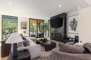 East Vail Escape- Private Deck & Hot Tub & Grill