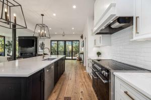 East Vail Escape- Private Deck & Hot Tub & Grill