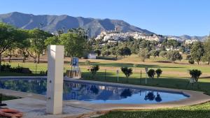 Bright apartment near swimming pool and golf course