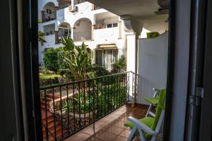 Bright apartment near swimming pool and golf course