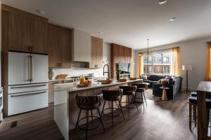 Brand New 4BR4BA Home RooftopHot TubSauna