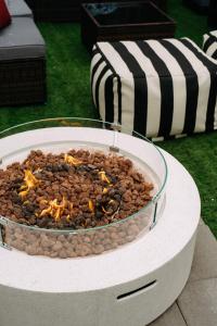 Chic Luxe mins NYC MetLife With Private Backyard